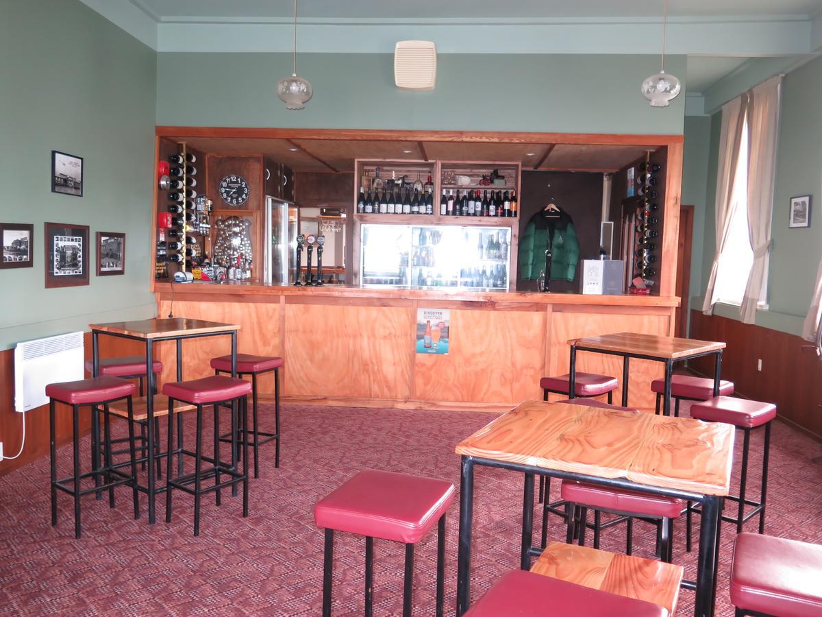 Mossburn Railway Hotel Exterior photo