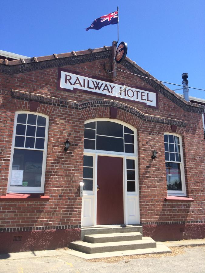 Mossburn Railway Hotel Exterior photo